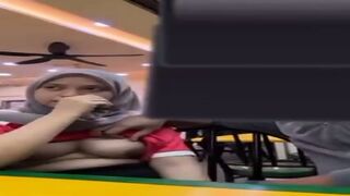 Awek Tudung Kat Public