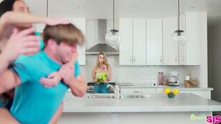Watching The Siblings Fight - Kimmy Kimm